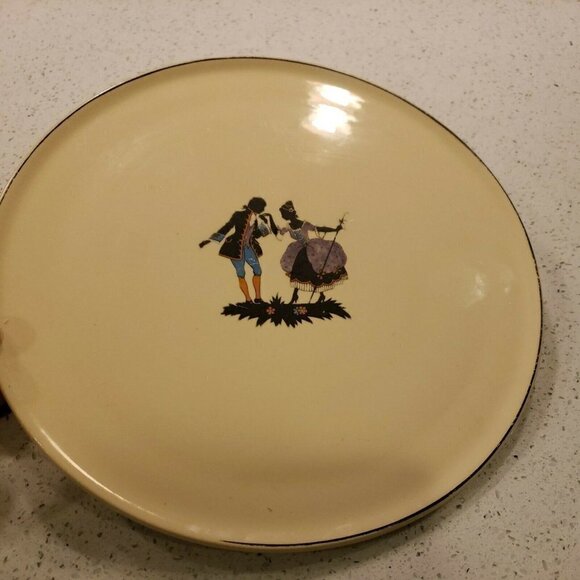 Vintage BENNETT POTTERY BAKEWARE SILHOUETTE CAKE PLATE COURTING ROYALTY 11" - Picture 1 of 5